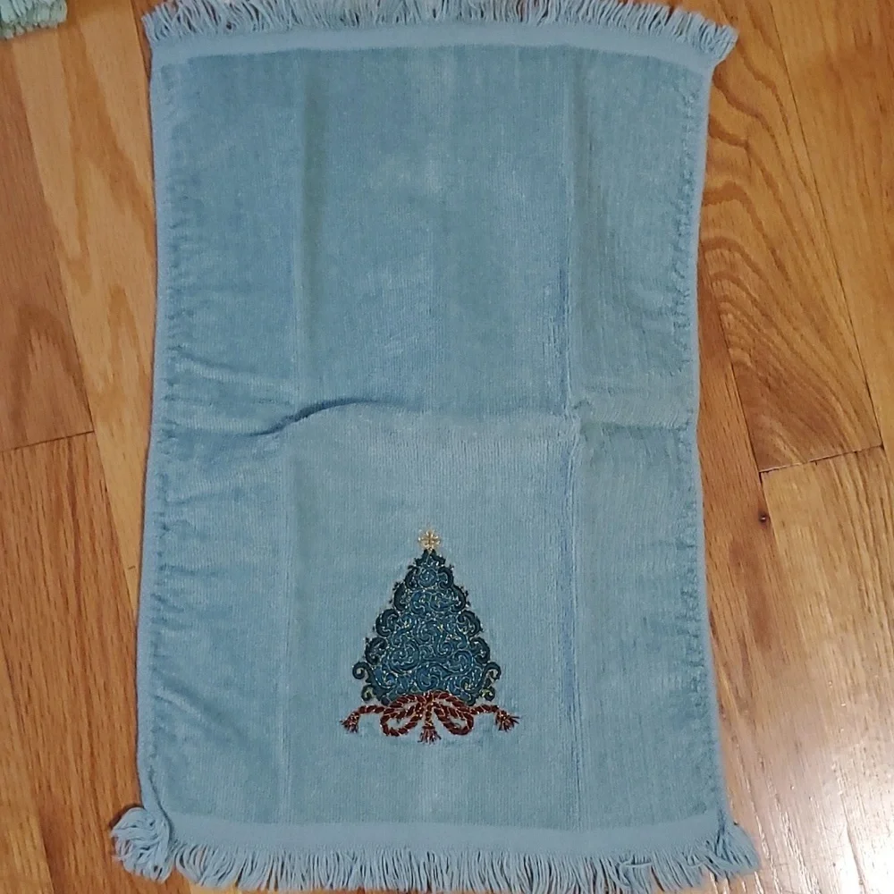 Set of 4 Holiday Hand Towels